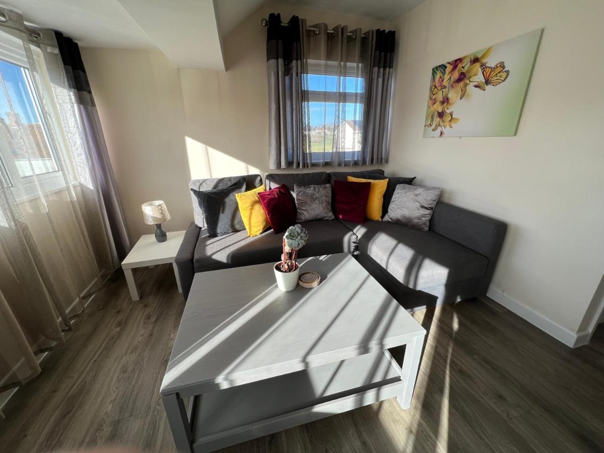 Edge Of Glastonbury And Street Town Centre, 2Bd Apt With Parking Διαμέρισμα Εξωτερικό φωτογραφία