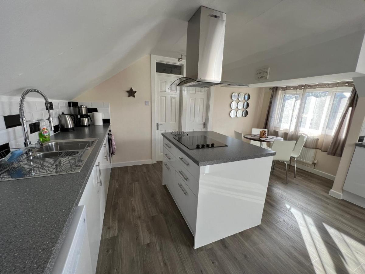 Edge Of Glastonbury And Street Town Centre, 2Bd Apt With Parking Διαμέρισμα Εξωτερικό φωτογραφία